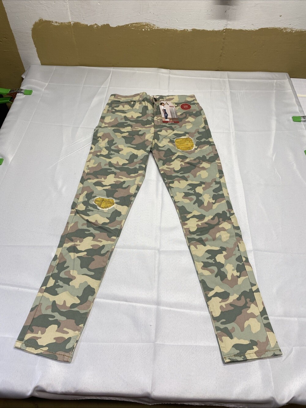NWT Levi's 720 High Rise Super Skinny Size 16 Reg Camo Sequin Stretch Pants